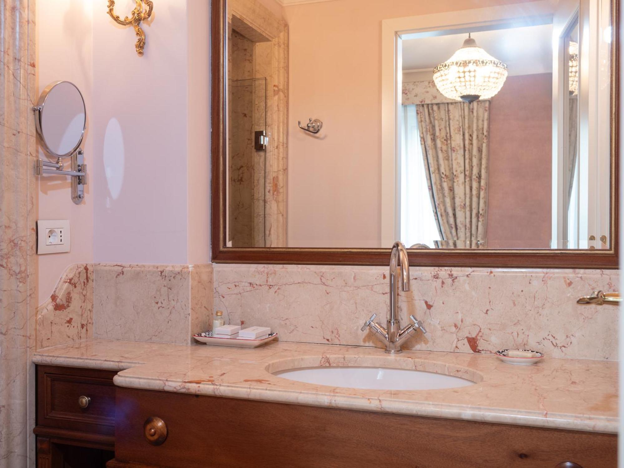 Ebel Boutique Hotel 티라나 외부 사진