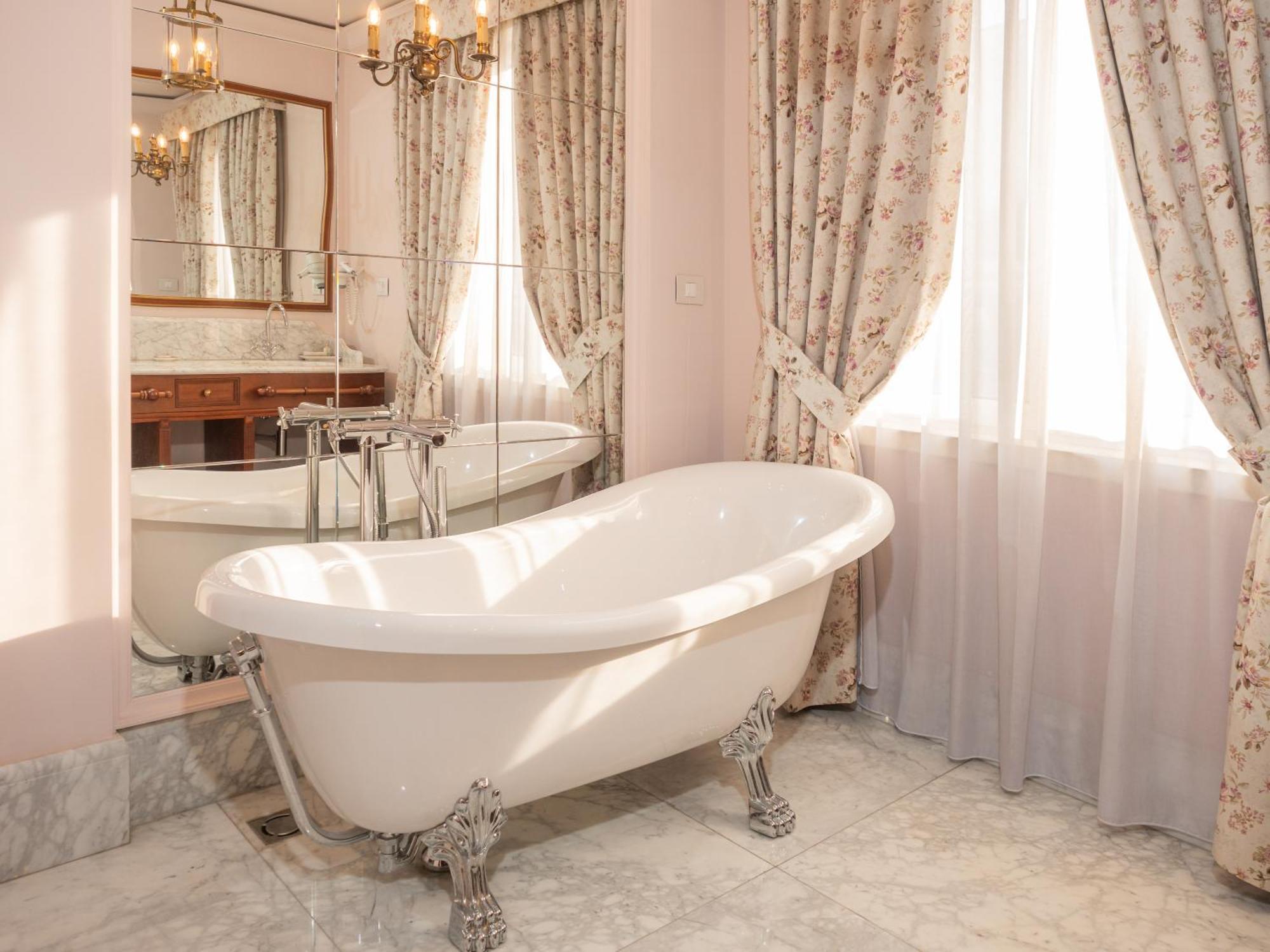 Ebel Boutique Hotel 티라나 외부 사진