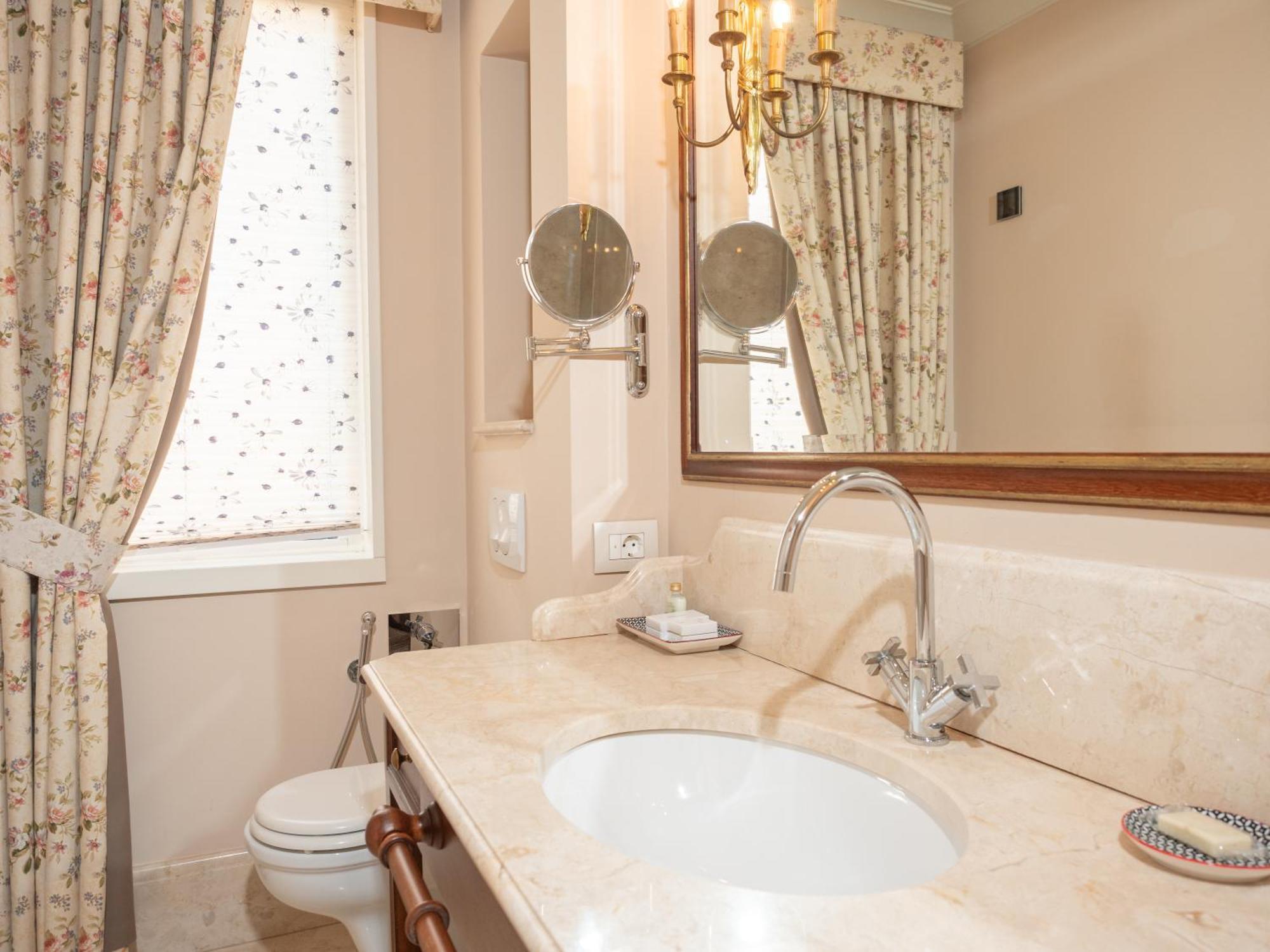 Ebel Boutique Hotel 티라나 외부 사진